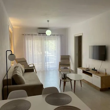 Sunlit 594 Apartment