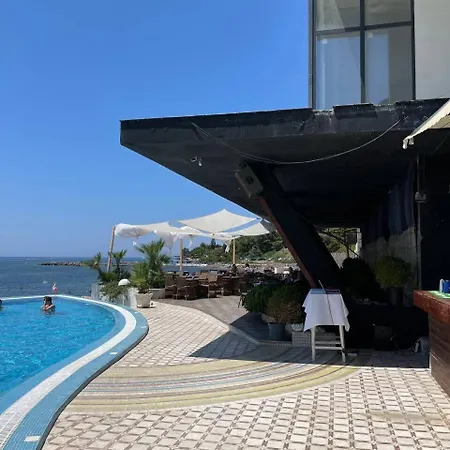 Sunlit 594 * Durres